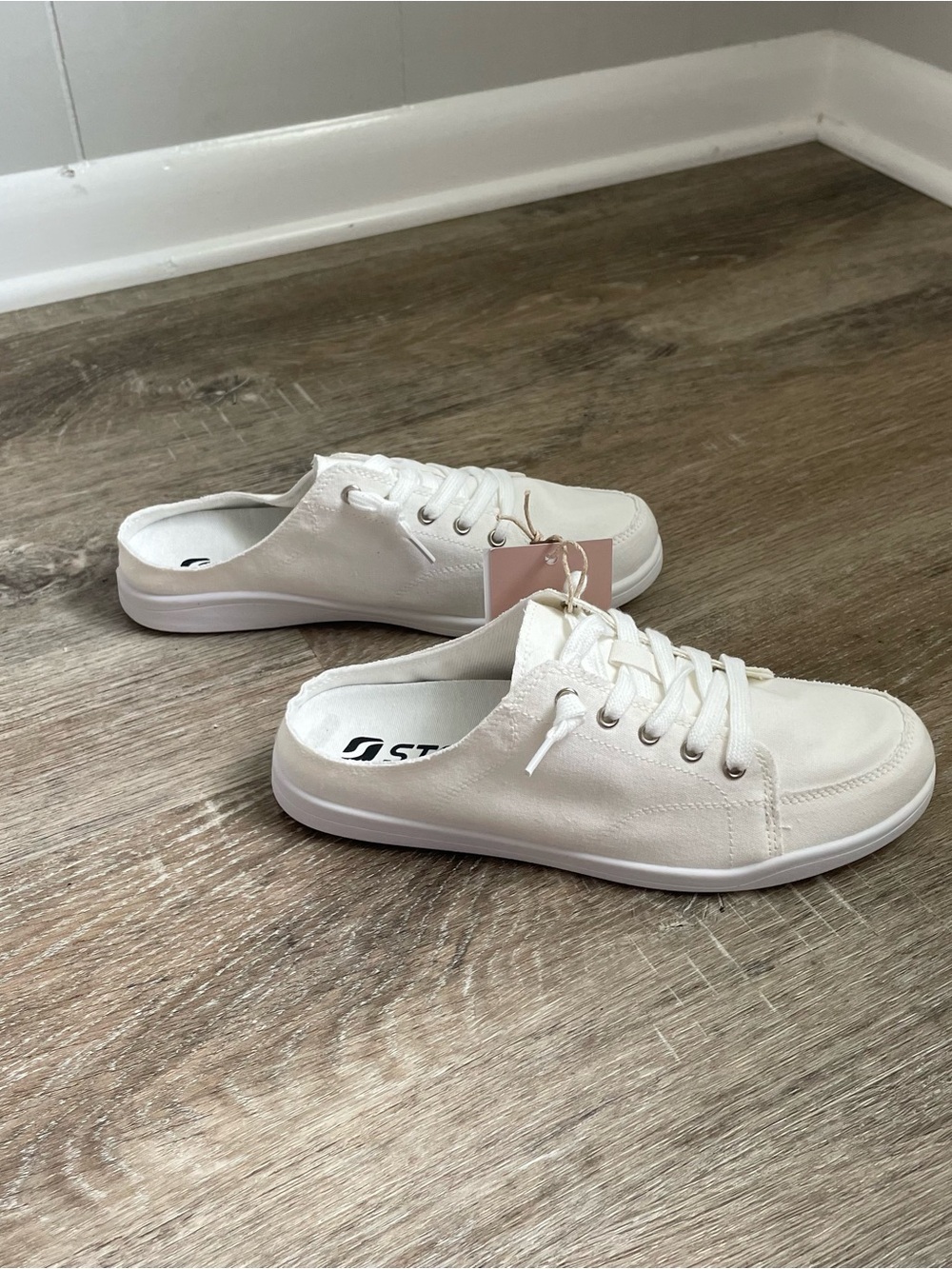 STQ Women’s White Canvas Lace-Up Sneakers Size 8 Vanilla White - Picture 4 of 8